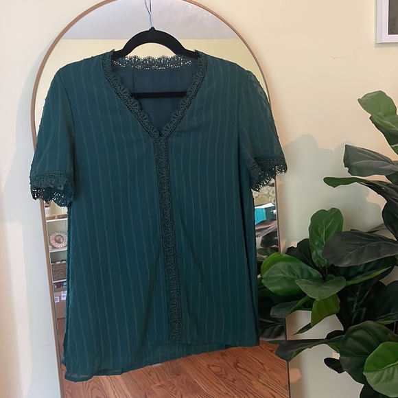 Cute Green Top 💚 - Picture 8 of 11